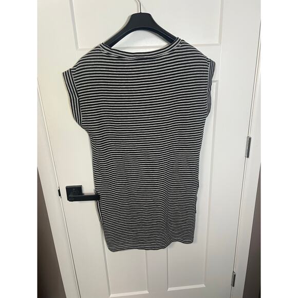 Athleta Ease Up Sweatshirt Dress Short Sleeve Striped Navy SzM Medium Athlesiure - Picture 5 of 9